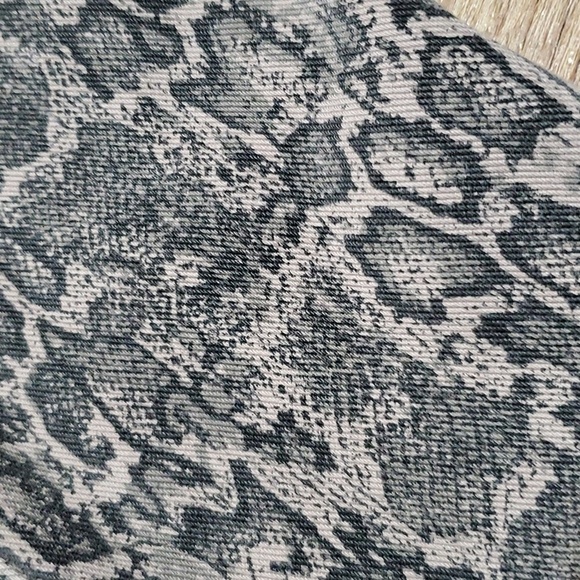 Spanx snakeskin print jeggings size medium - Picture 7 of 8